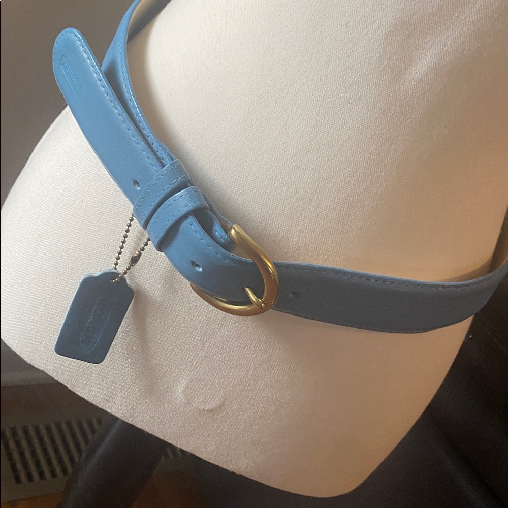 💙🤍😎 Elegant Vintage 90s Blue Leather coach Belt with Gold Buckle - Picture 11 of 16